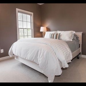 Queen size duvet cover and 2 pillow shams